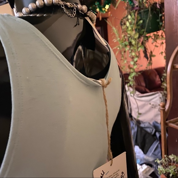 Lost Petals Linen artsy, BoHo top! - Picture 5 of 10